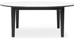Skovby Naja SM78 hvidt ovalt bord med udtræk og wenge bejdset ben